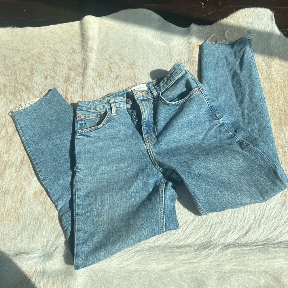 Zara fitted midrise blue jeans
